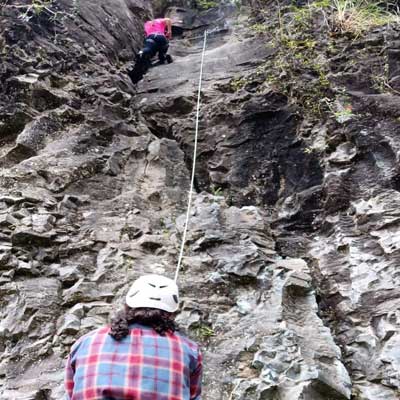 Excursión de un día de escalada en roca